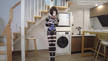 【鹿角与猫爪】《连体黑丝泳装百米细绳紧缚—柱缚固定》胶带封鼻蒙眼，超百米细绳捆绑全身，绳圈勒脖罚站绝闷play，柱缚全身绝对拘束，皮革头套胶带封呼吸孔呼控