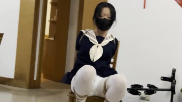 【缚予】《调教师日记之特殊少女改造记》-1，五花+M腿+白丝+ZD棒，乖乖女学生小X早已听说有调教师的存在，内心一直渴望着某种变态的想法却不敢告诉别人，今天终于鼓起勇气敲响了调教师...