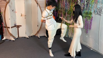 【黑魔法师】绳缚网瘾戒断所1，颜老师吊缚小m作品，日式捆绑+单腿吊+全吊+鞭打，最后最经典的榨汁环节也不能少!（有捆绑过程，有花絮）