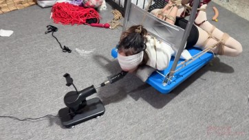 【媚娘工作室】被折磨失禁的职场小姐姐