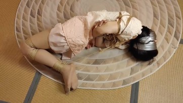 【一绳所爱】洛洛紧缚放置挣扎，脚尖站立放置、驷马放置、口球堵嘴、丝袜堵嘴