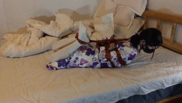 【xxxjj】丝带男娘和服白丝猫爪袜后高手极限驷马手动玩弄