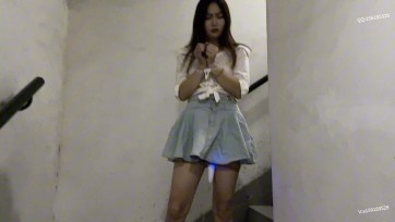 【龙飞绳艺】下面棒棒固定 双手轧带 去楼梯间 多次强高 吓死我了 每次强高声音太大 有人做电梯都听到了 真的害怕看到我俩 羞死了