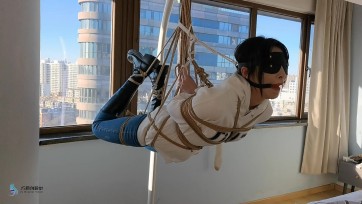 【JS】【欣妍】牛仔裤长靴悬吊捆绑/口球堵嘴/口水直流/蒙眼/棒棒刺激