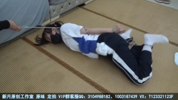 【新月原创】【琳媚】校服小白袜子女孩被手臂銬 挣扎不开又捏又挠好气人