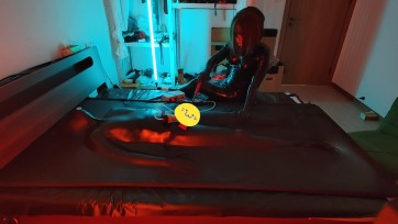 【SM工作室】乳胶姐姐真空床吸住可怜小m无情榨汁